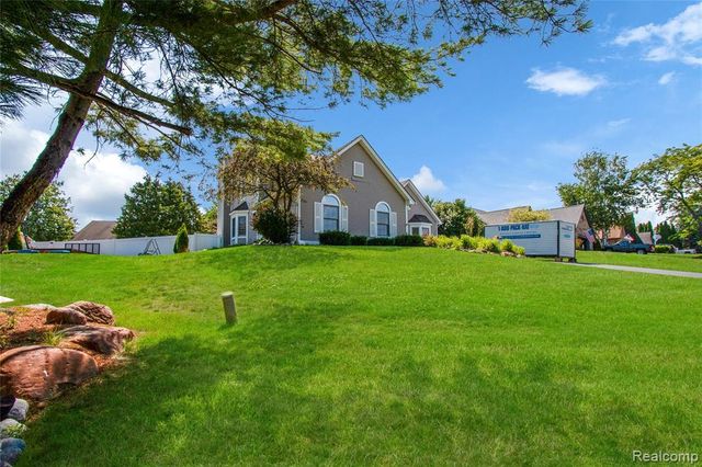 16073 Silverwood Drive, Fenton, MI 48430