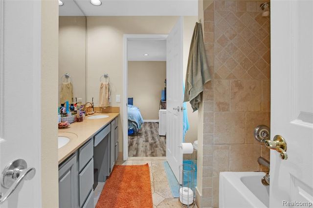16073 Silverwood Drive, Fenton, MI 48430