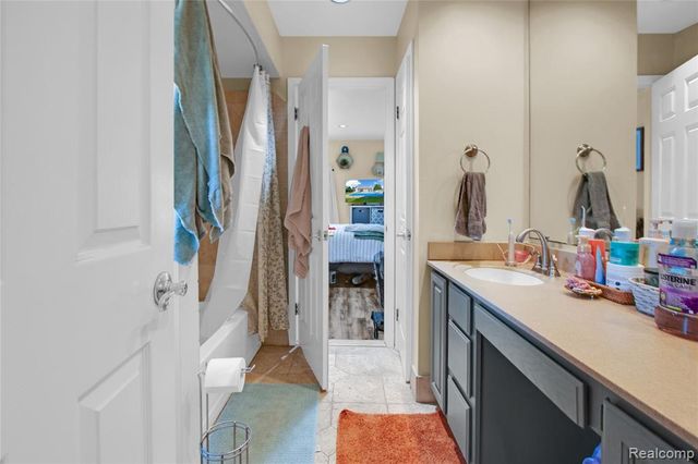 16073 Silverwood Drive, Fenton, MI 48430