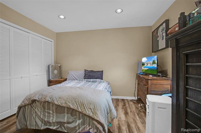 16073 Silverwood Drive, Fenton, MI 48430