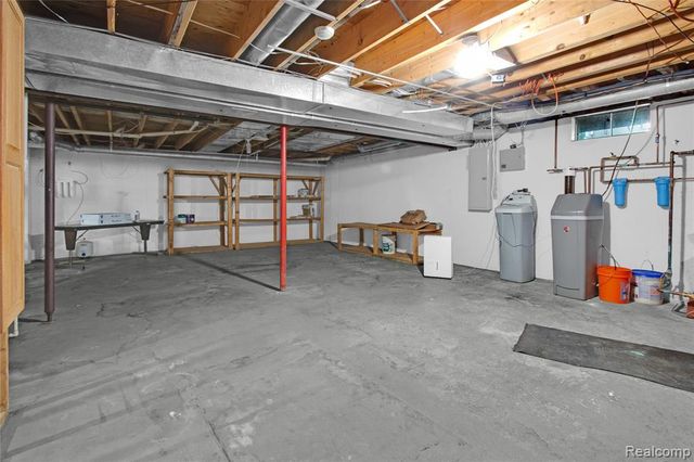 16073 Silverwood Drive, Fenton, MI 48430