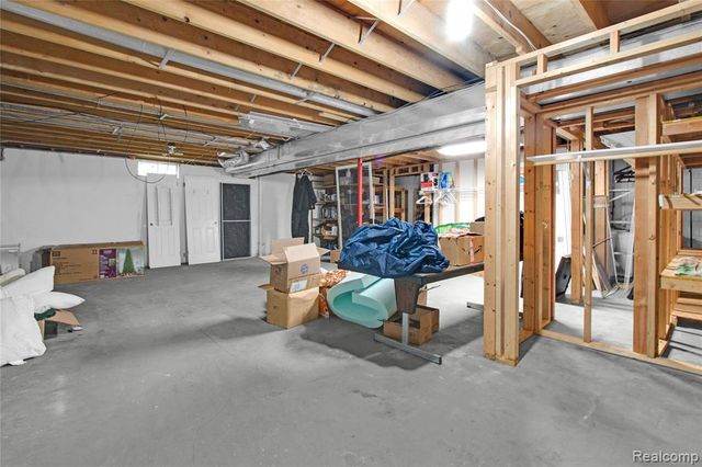 16073 Silverwood Drive, Fenton, MI 48430
