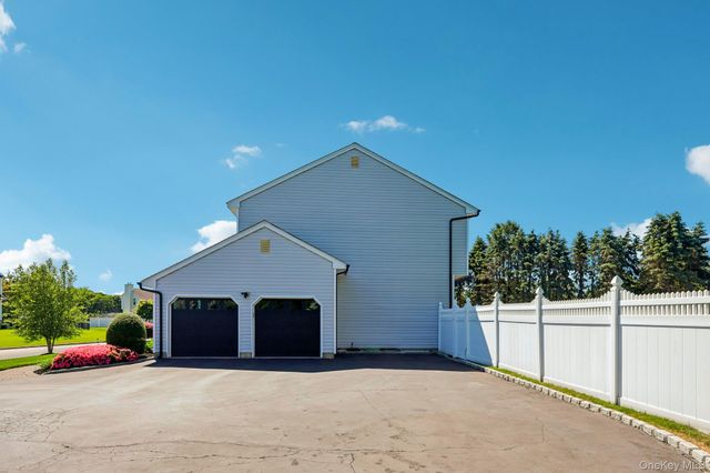 43 Sweetgum Lane, Miller Place, NY 11764