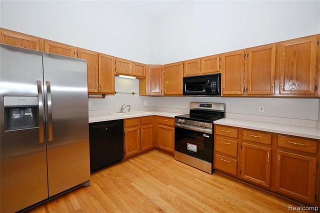 7274 Westchester Road 8, West Bloomfield, MI 48322