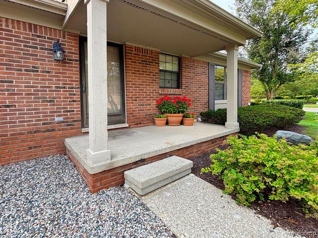 7274 Westchester Road 8, West Bloomfield, MI 48322