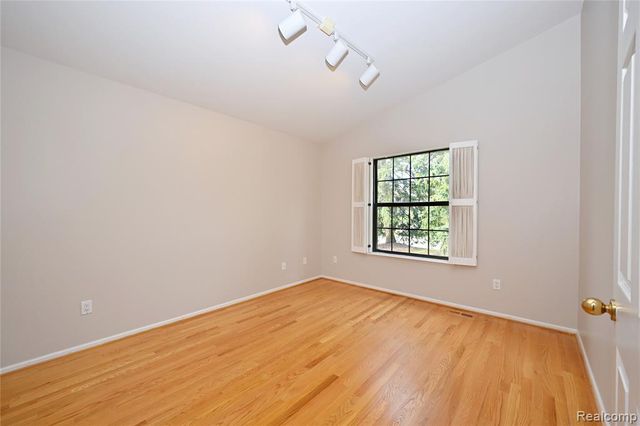 7274 Westchester Road 8, West Bloomfield, MI 48322