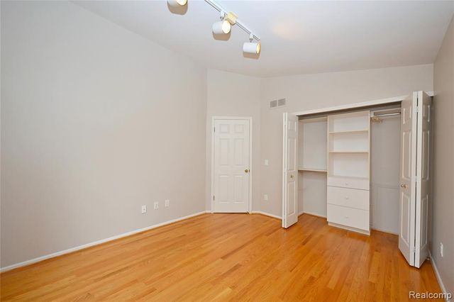 7274 Westchester Road 8, West Bloomfield, MI 48322