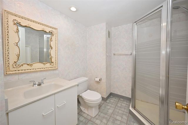 7274 Westchester Road 8, West Bloomfield, MI 48322