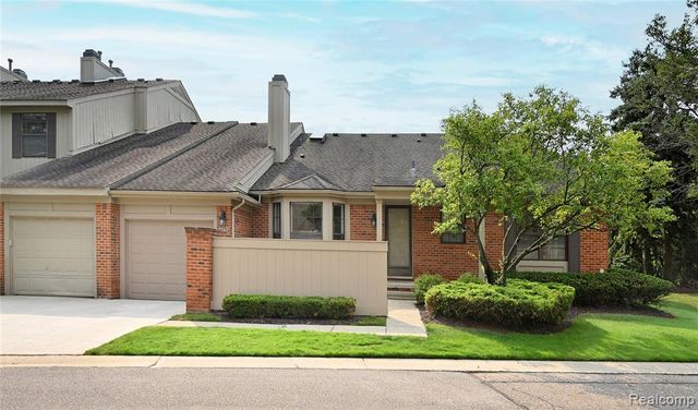 7274 Westchester Road 8, West Bloomfield, MI 48322