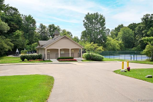 7274 Westchester Road 8, West Bloomfield, MI 48322