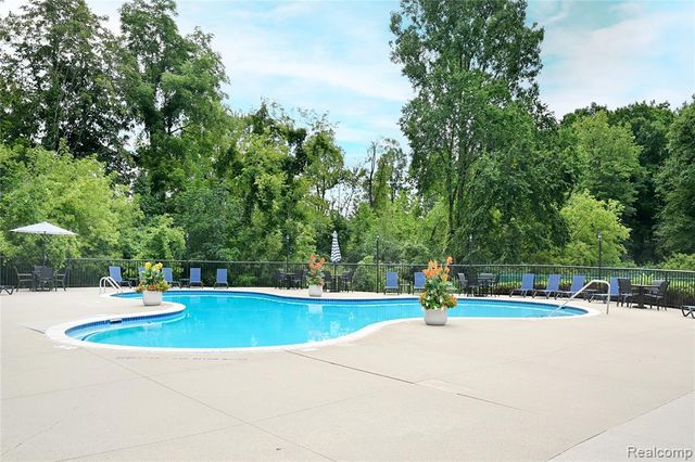 7274 Westchester Road 8, West Bloomfield, MI 48322