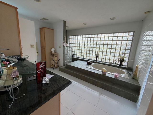 404 NW 112th Ave, Coral Springs, FL 33071