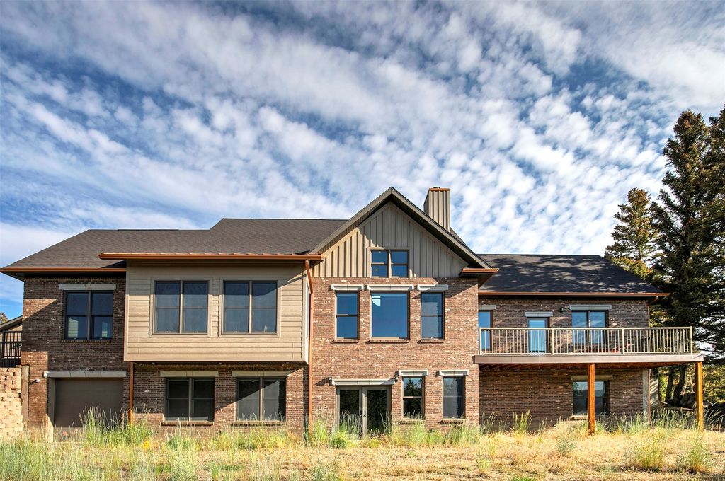 Image 1 of property listing at 427 Roosevelt Drive, Butte, MT 59701