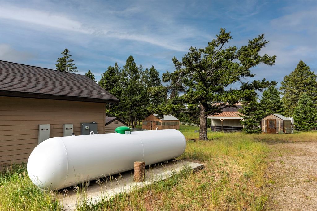 427 Roosevelt Drive, Butte, MT 59701 photo 33