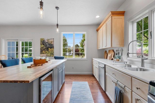 W5883 AUGUSTA PLACE, Menasha, WI 54915