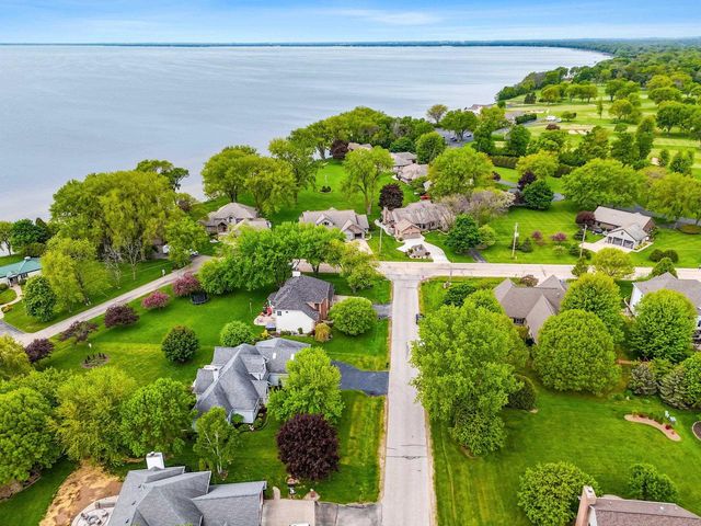 W5883 AUGUSTA PLACE, Menasha, WI 54915