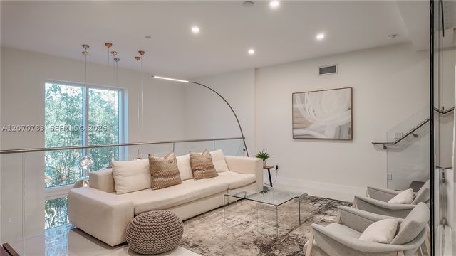 455 NE 39th St 112, Miami, FL 33137