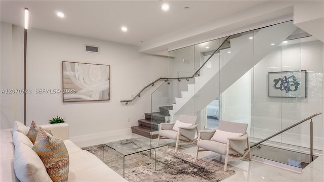 455 NE 39th St 112, Miami, FL 33137