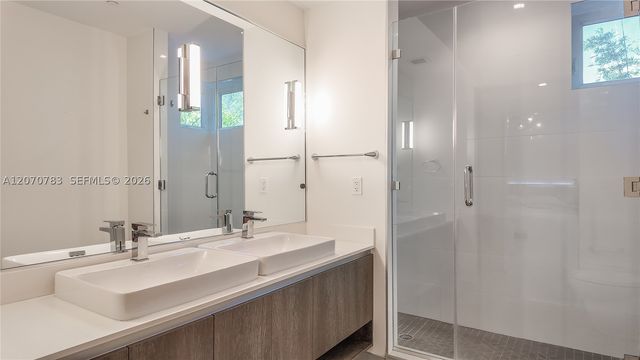 455 NE 39th St 112, Miami, FL 33137
