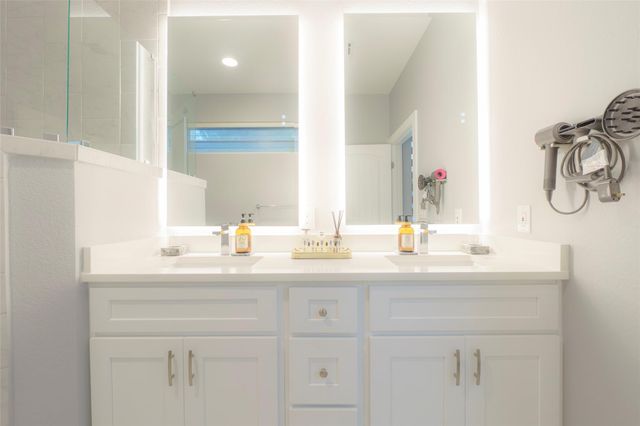 302 Delmar Ave B, Austin, TX 78752