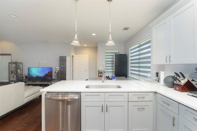 302 Delmar Ave B, Austin, TX 78752