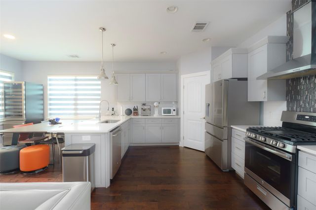 302 Delmar Ave B, Austin, TX 78752