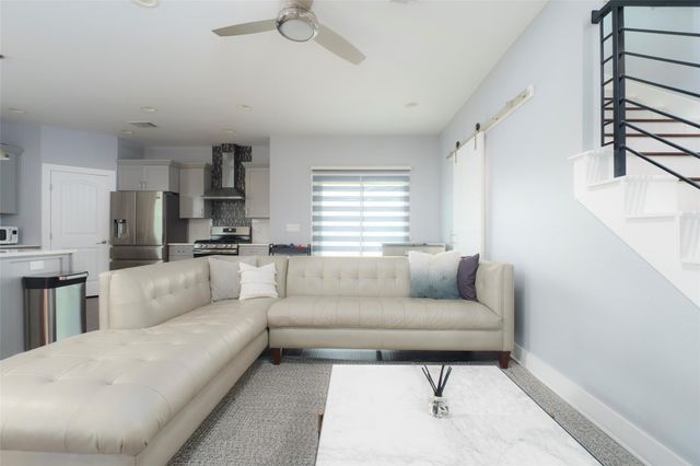 302 Delmar Ave B, Austin, TX 78752