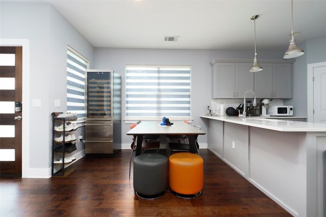 302 Delmar Ave B, Austin, TX 78752