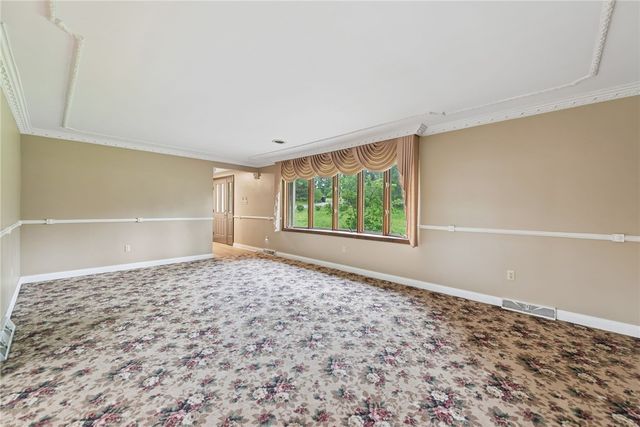 22 Buzzardtown Rd, Hempfield Twp, PA 15642