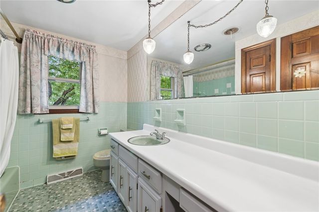 22 Buzzardtown Rd, Hempfield Twp, PA 15642