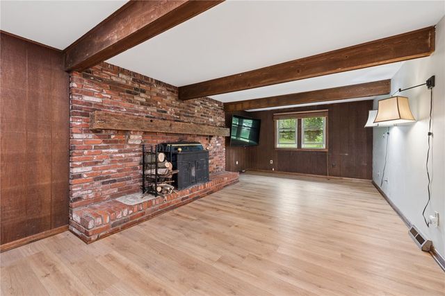 22 Buzzardtown Rd, Hempfield Twp, PA 15642