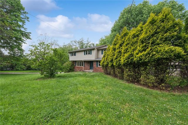 22 Buzzardtown Rd, Hempfield Twp, PA 15642