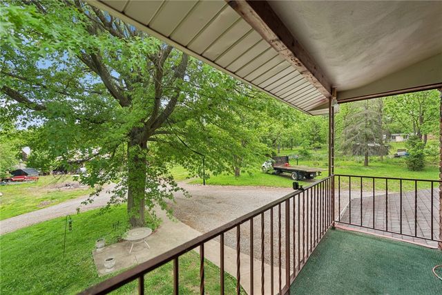 22 Buzzardtown Rd, Hempfield Twp, PA 15642