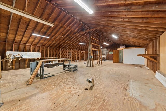 22 Buzzardtown Rd, Hempfield Twp, PA 15642