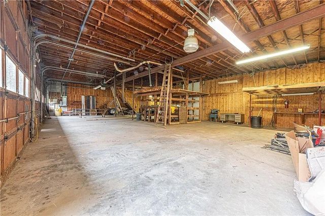 22 Buzzardtown Rd, Hempfield Twp, PA 15642