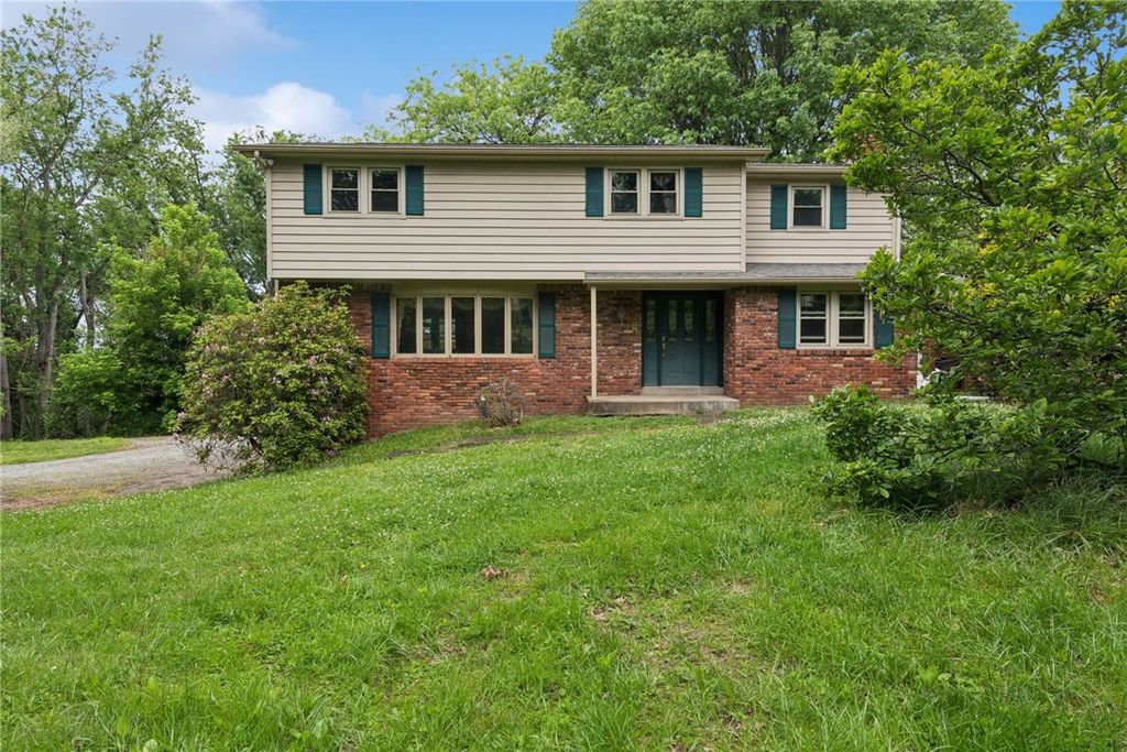 22 Buzzardtown Rd, Hempfield Twp, PA 15642