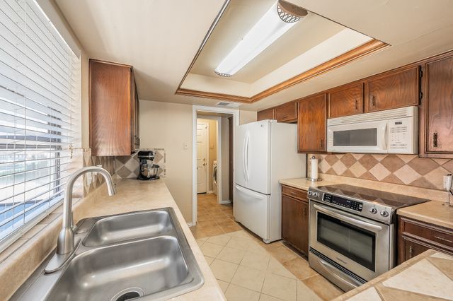 649 Harvest Hill Street, Lewisville, TX 75067