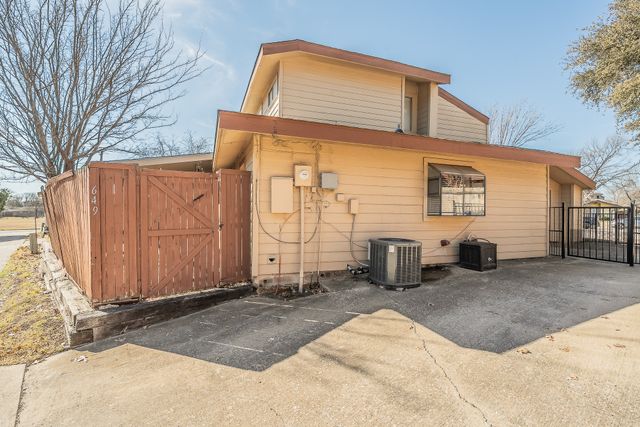 649 Harvest Hill Street, Lewisville, TX 75067