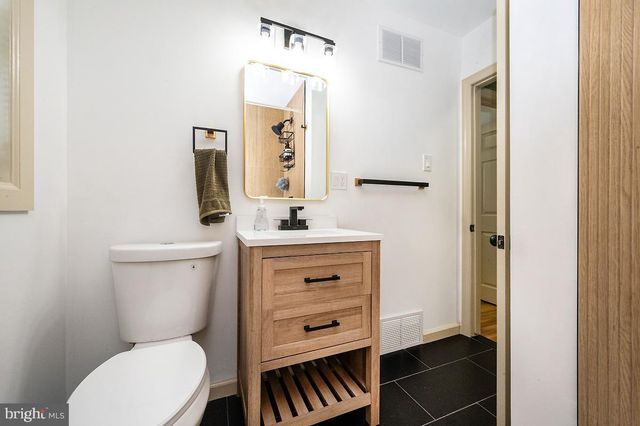 48 S OAK AVE, Mount Ephraim, NJ 08059