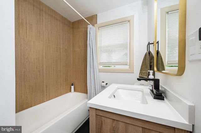 48 S OAK AVE, Mount Ephraim, NJ 08059