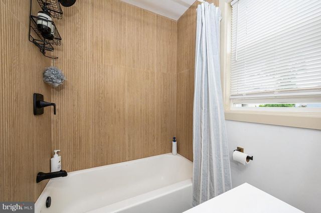 48 S OAK AVE, Mount Ephraim, NJ 08059