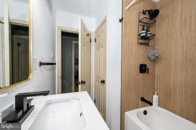 48 S OAK AVE, Mount Ephraim, NJ 08059