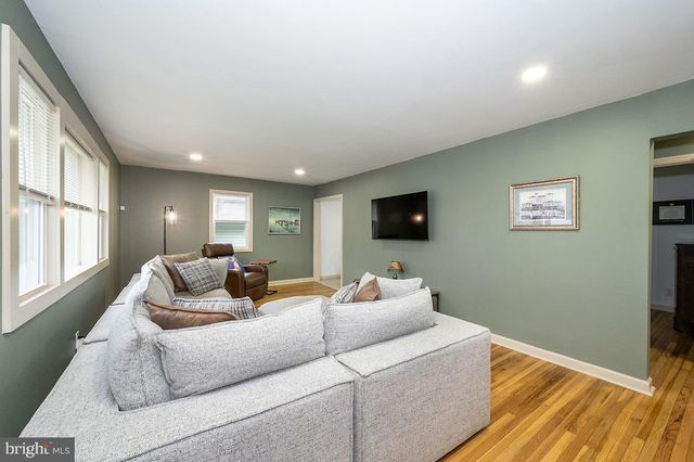 48 S OAK AVE, Mount Ephraim, NJ 08059