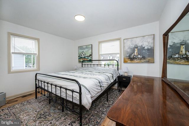 48 S OAK AVE, Mount Ephraim, NJ 08059