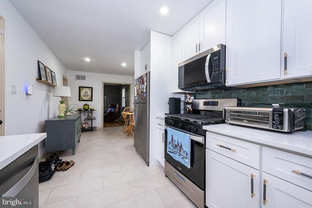 48 S OAK AVE, Mount Ephraim, NJ 08059