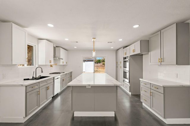 5902 Reamer Street, Houston, TX 77074