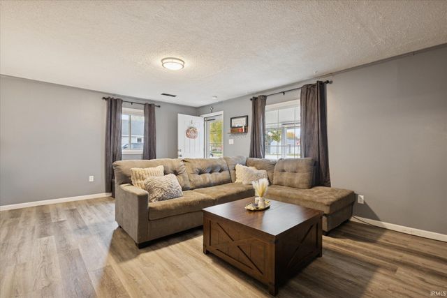 57149 Greenlawn Avenue, Osceola, IN 46561