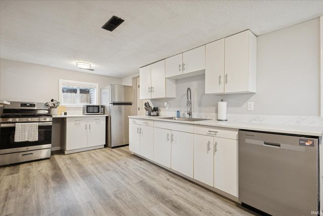 57149 Greenlawn Avenue, Osceola, IN 46561