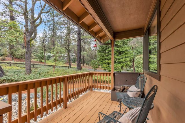 20120 Redwood Dr, Foresthill, CA 95631