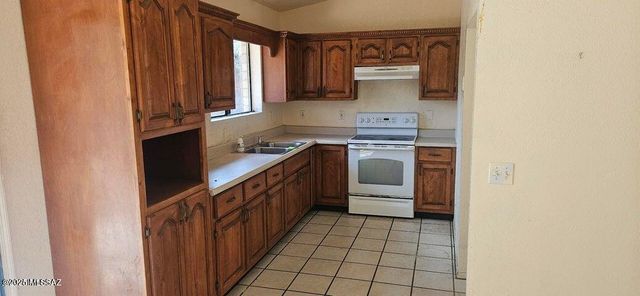 895 Via Esmeralda, Rio Rico, AZ 85648